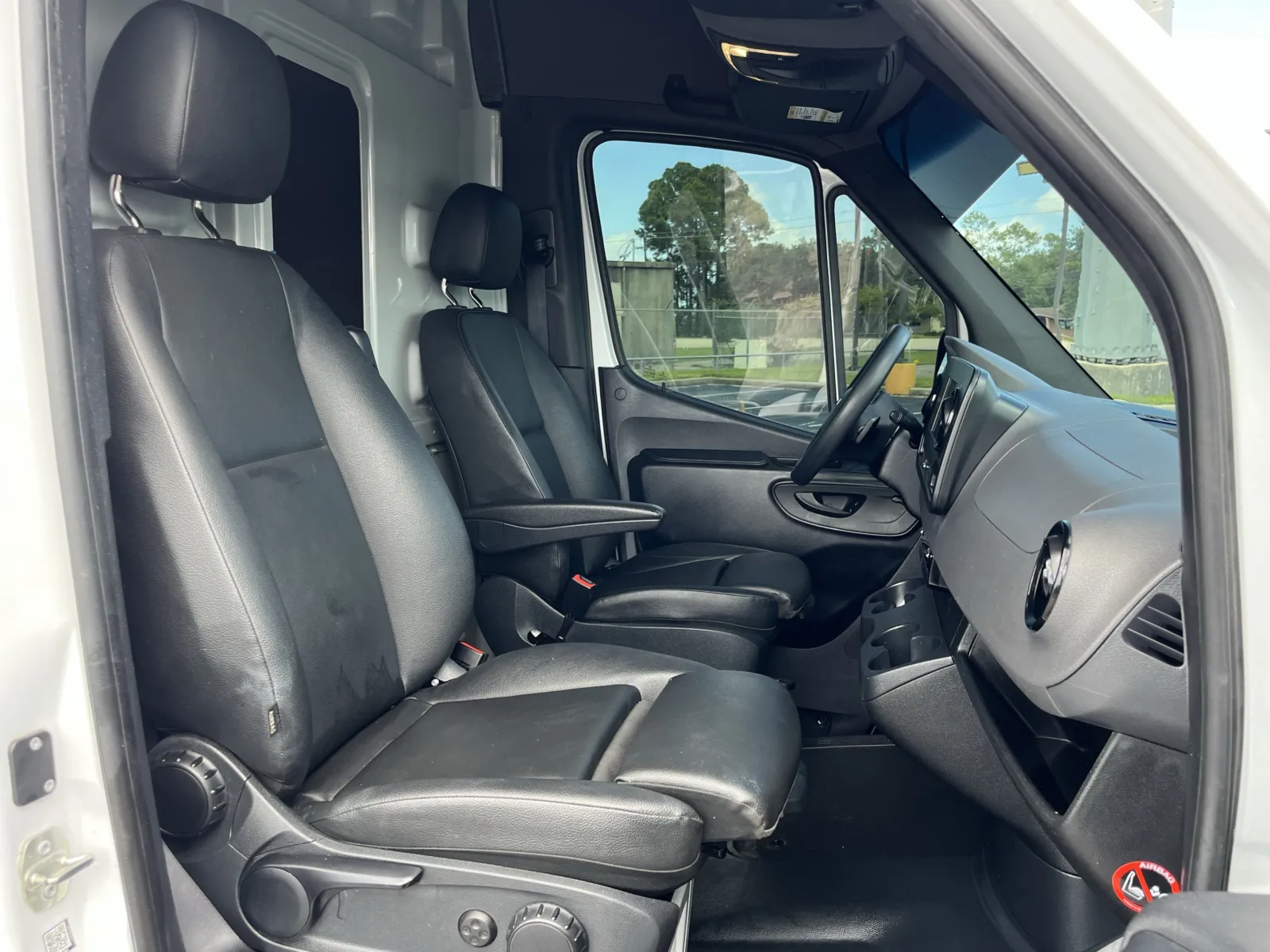 Mercedes-Benz Sprinter photo 25