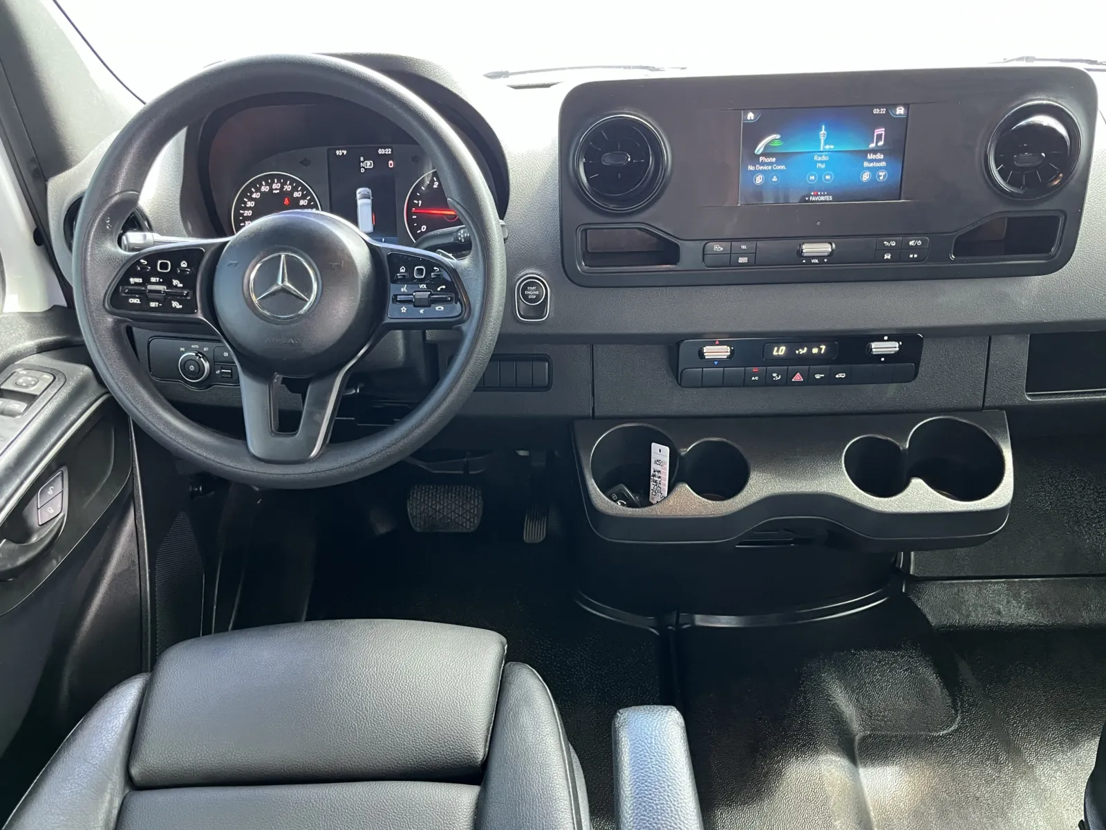 Mercedes-Benz Sprinter photo 14