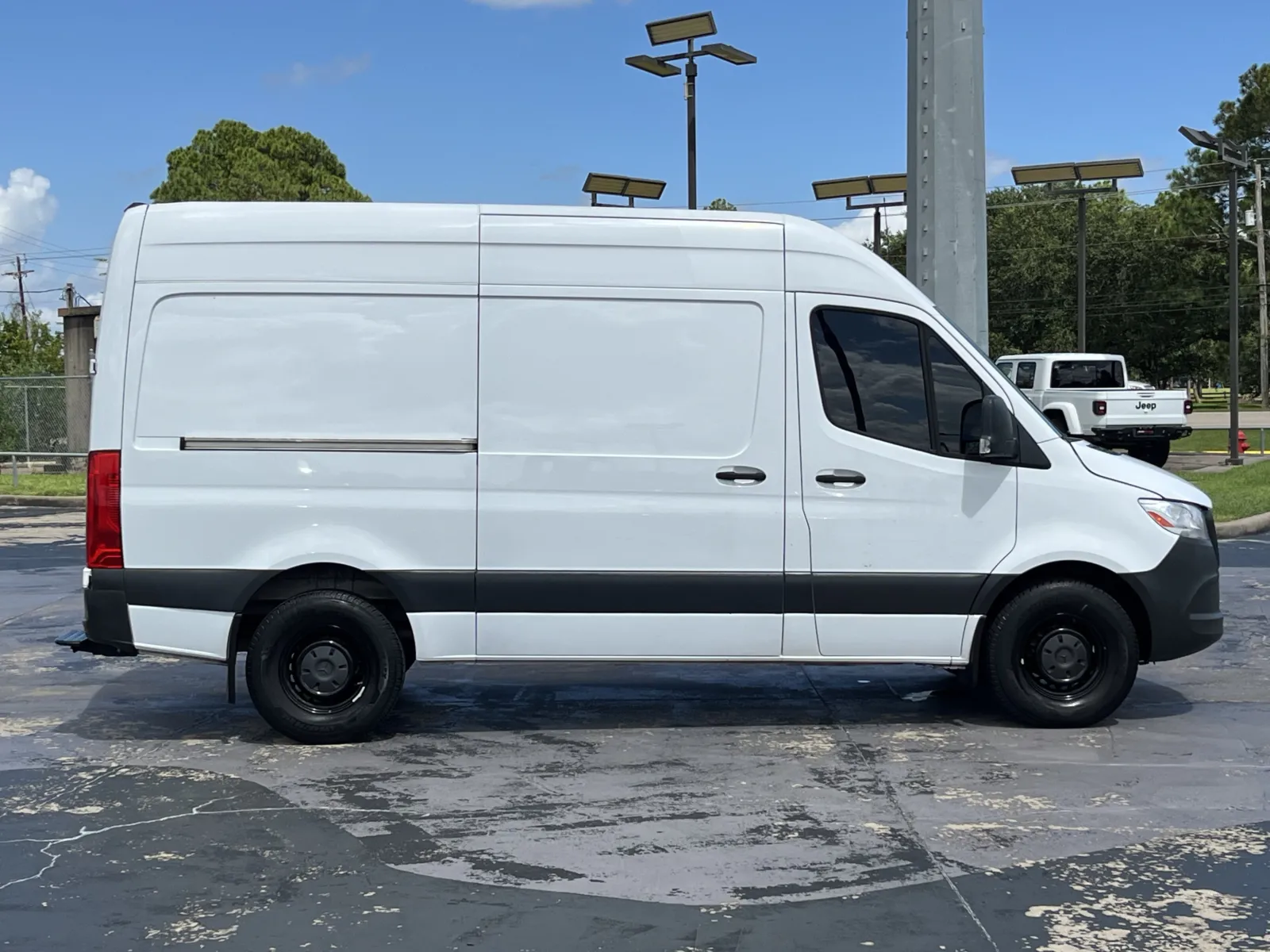 Mercedes-Benz Sprinter photo 9