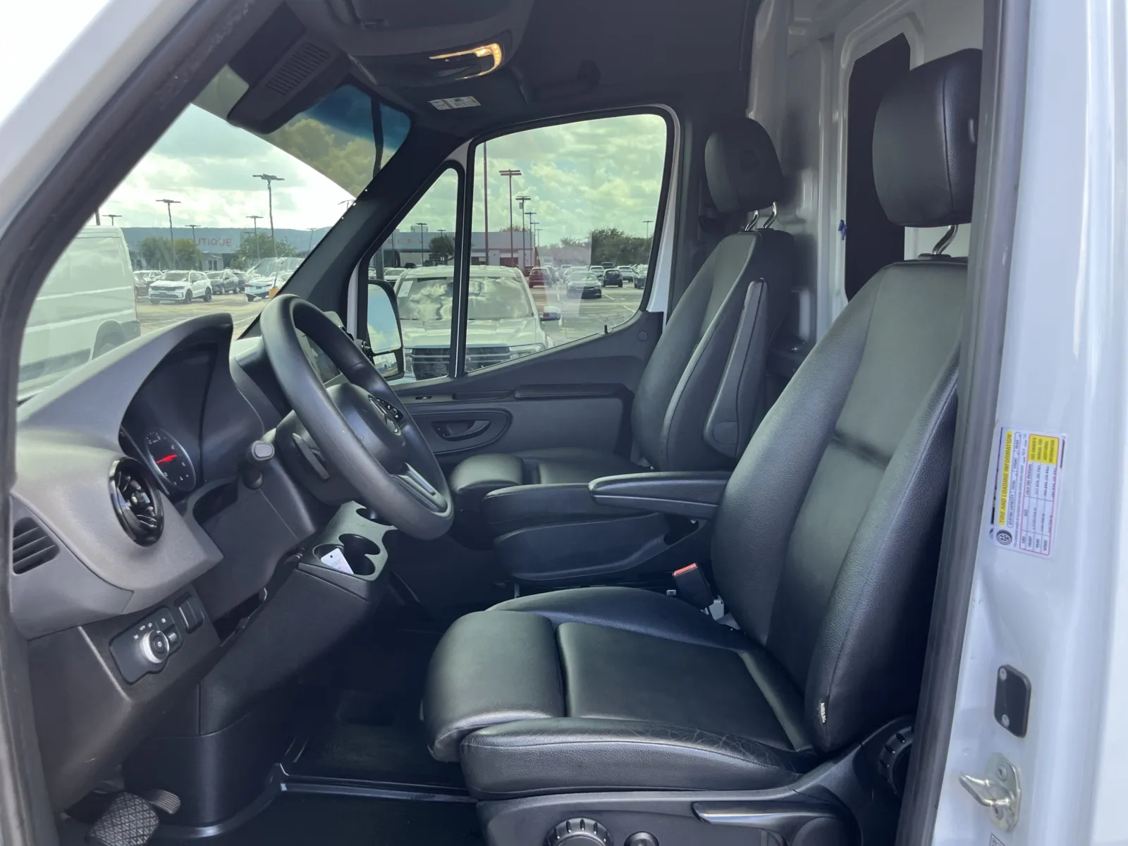 Mercedes-Benz Sprinter photo 24