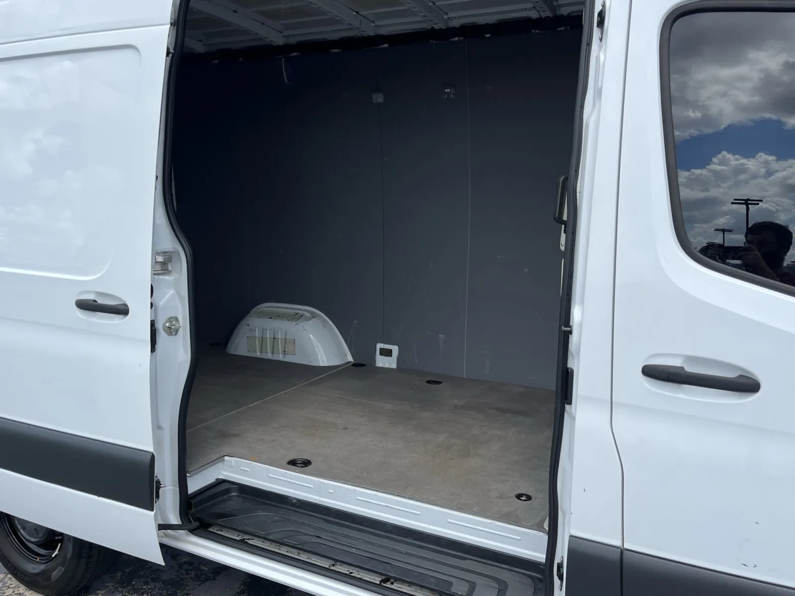 Mercedes-Benz Sprinter photo 26