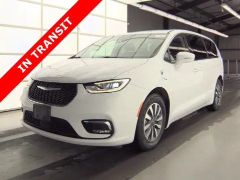 White 2022 Chrysler Pacifica Hybrid Touring L for sale in Alvin, TX