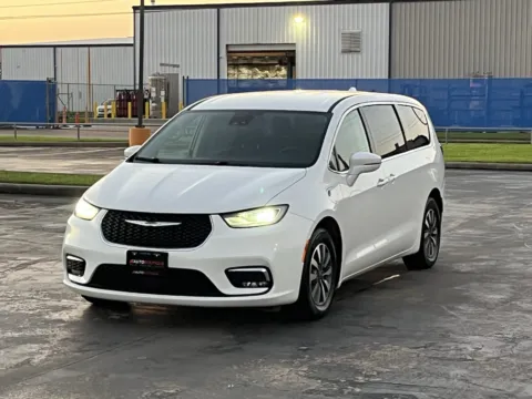 Photos of 2022 Chrysler Pacifica Hybrid Touring L for sale in Alvin, TX at Auto Boutique Texas