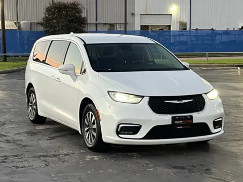 Another view of 2022 Chrysler Pacifica Hybrid Touring L for sale in Alvin, TX at Auto Boutique Texas