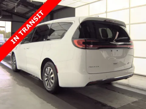 More photos of 2022 Chrysler Pacifica Hybrid Touring L at Auto Boutique Texas, TX
