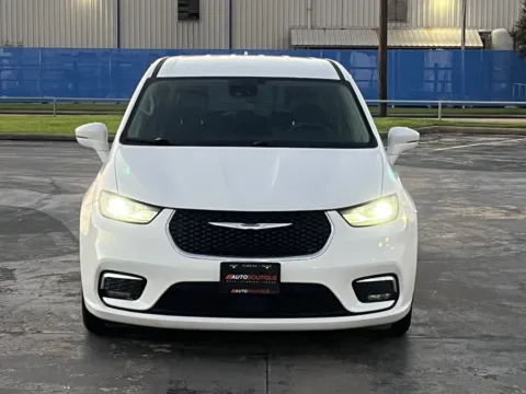 More photos of 2022 Chrysler Pacifica Hybrid Touring L at Auto Boutique Texas, TX