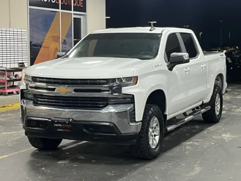 Another view of 2019 Chevrolet Silverado 1500 LT for sale in Alvin, TX at Auto Boutique Texas