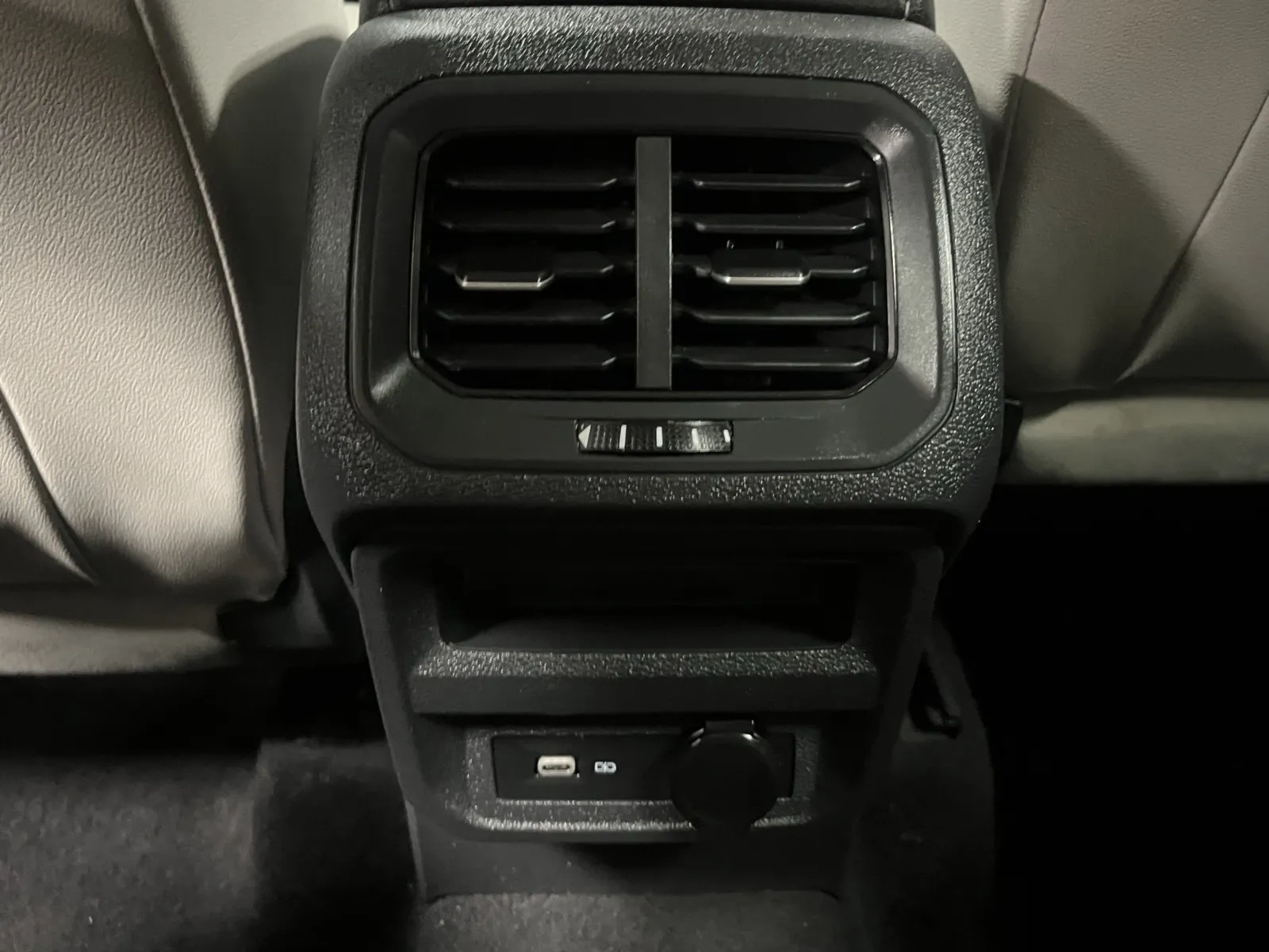 Volkswagen Tiguan photo 28
