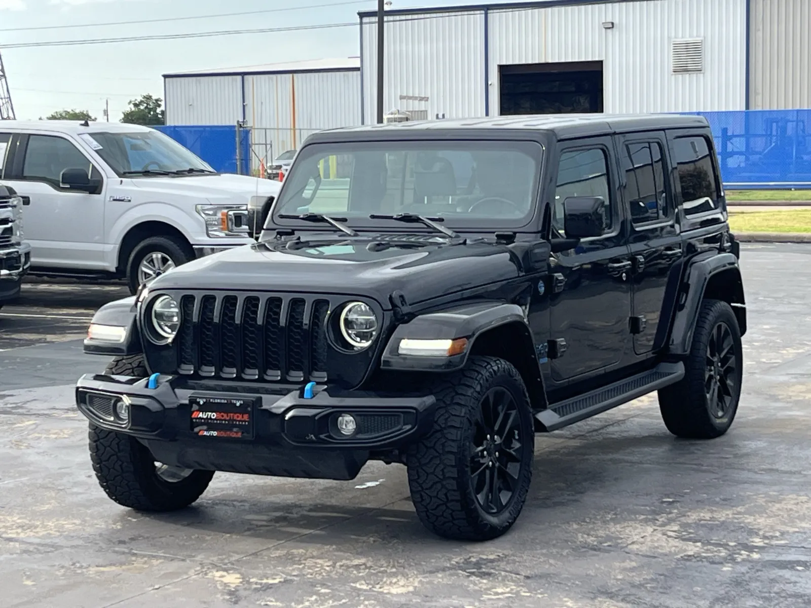 Jeep Wrangler photo 2