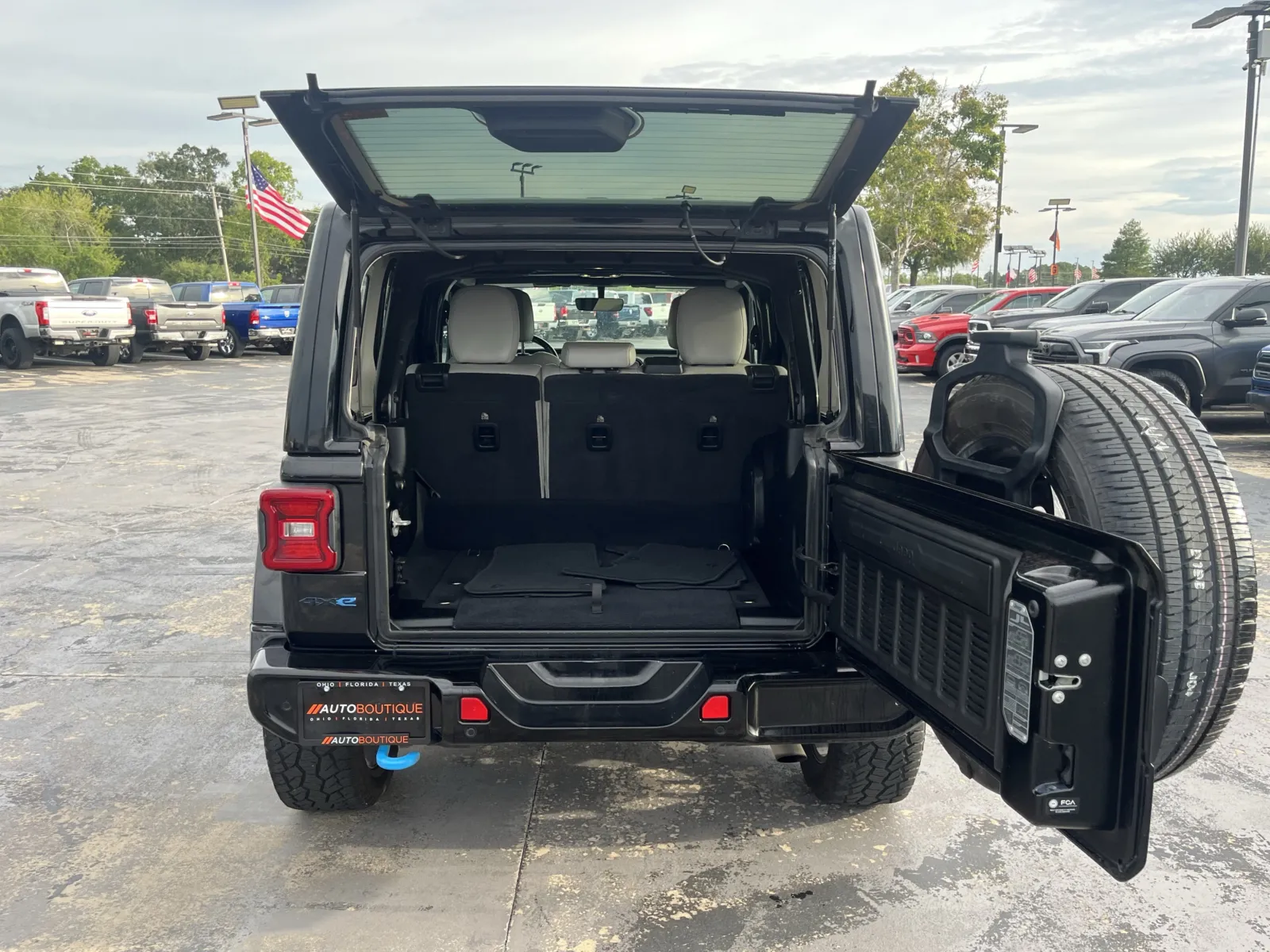 Jeep Wrangler photo 11