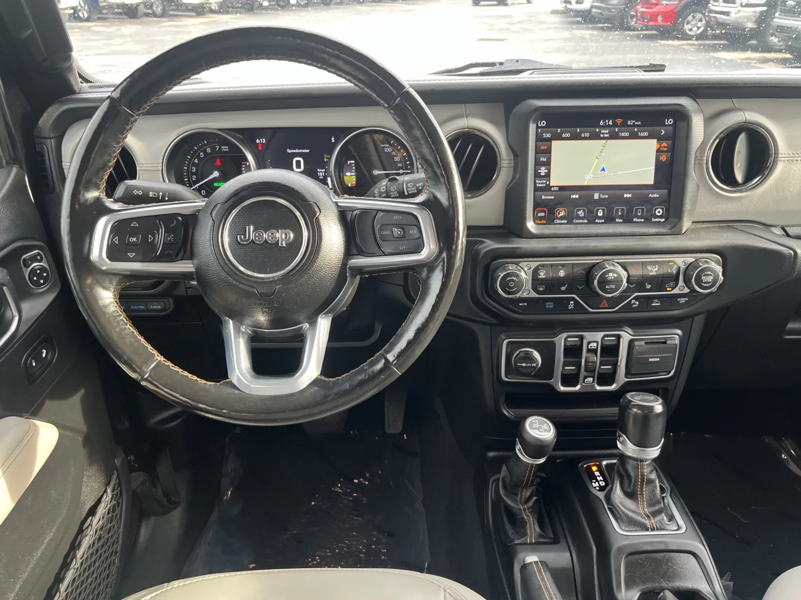Jeep Wrangler photo 16
