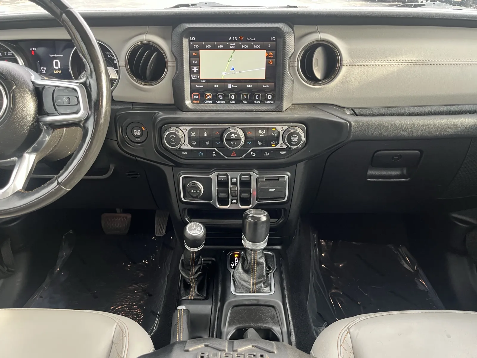 Jeep Wrangler photo 22