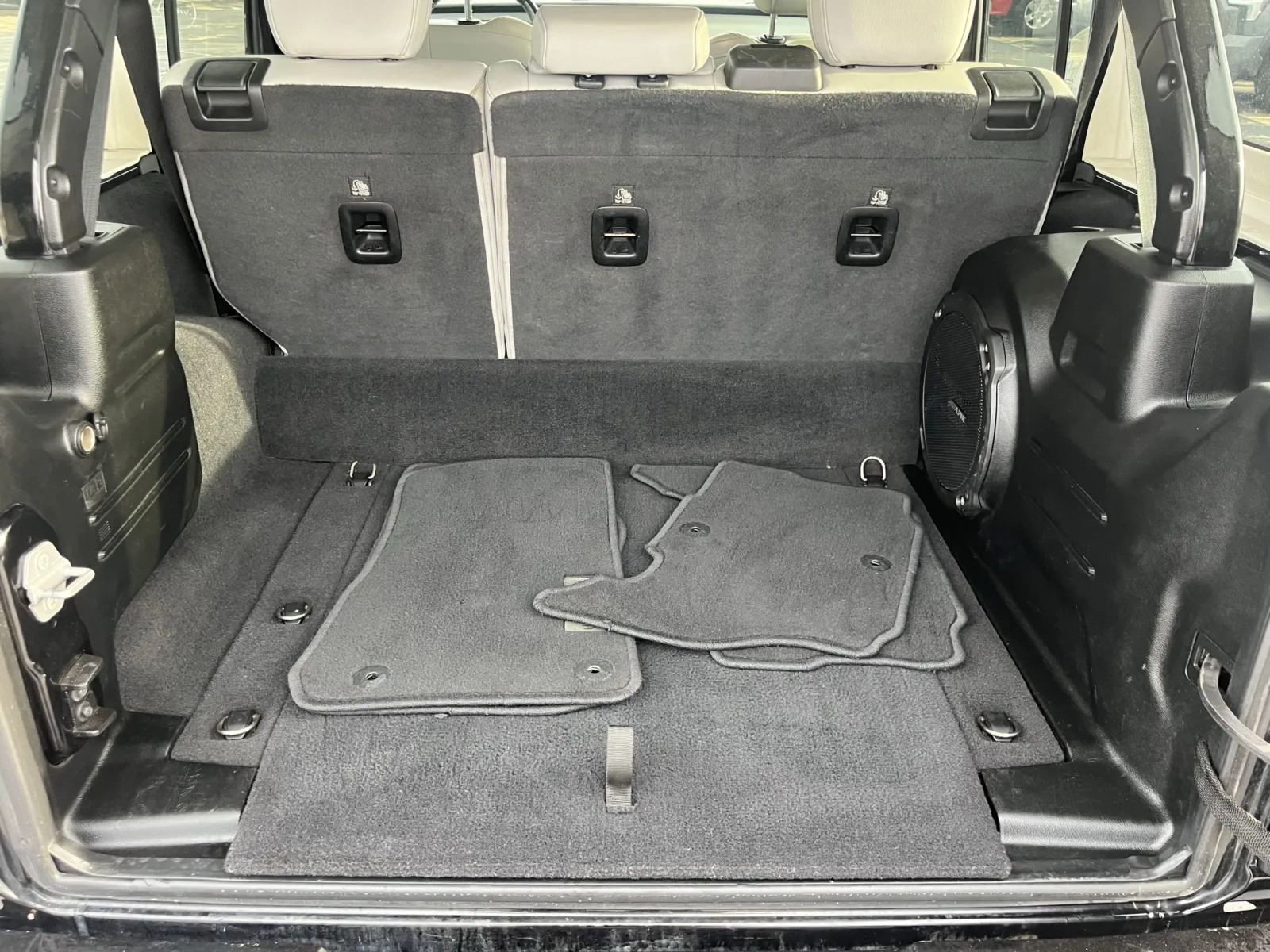 Jeep Wrangler photo 12