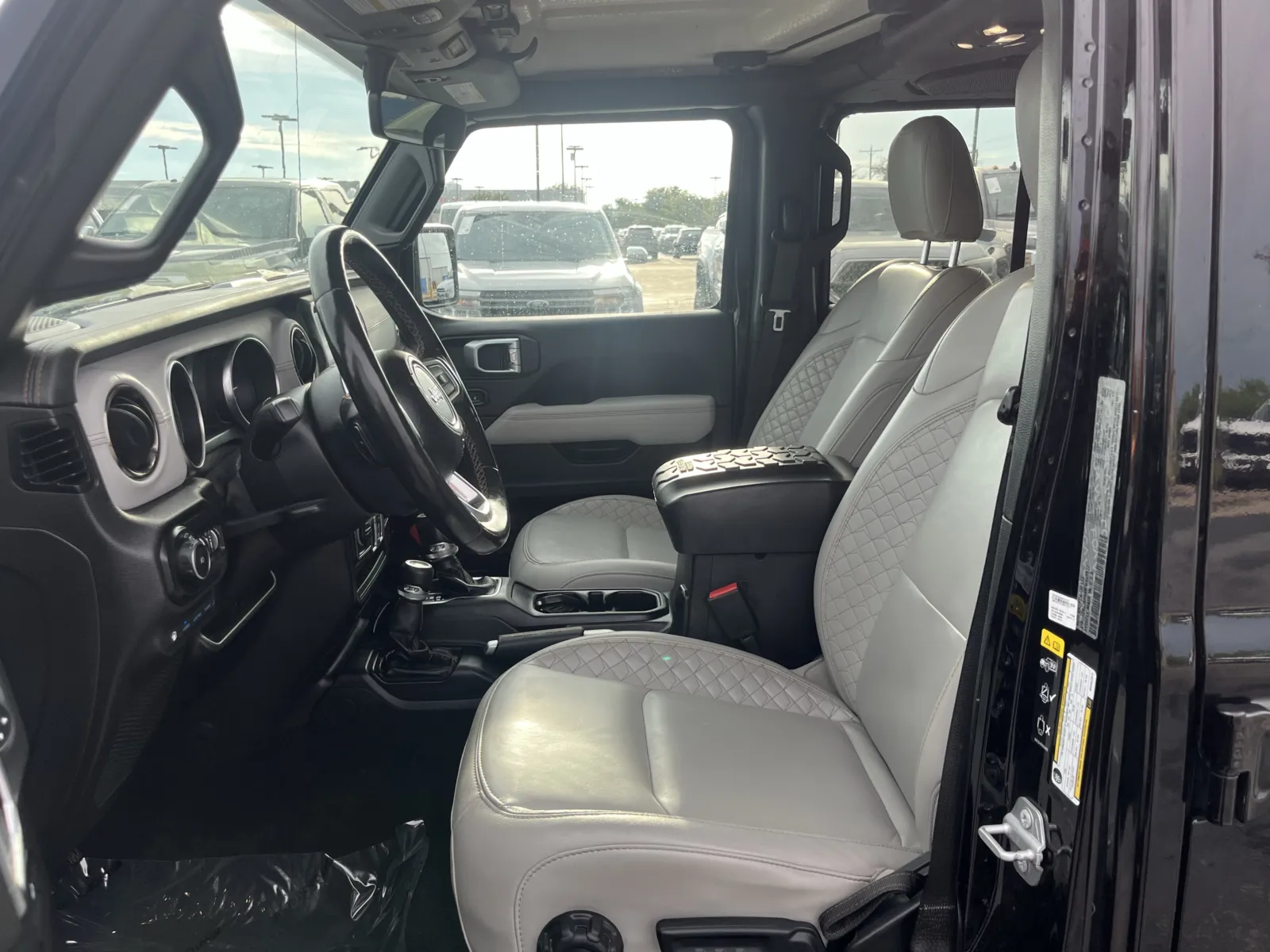 Jeep Wrangler photo 25