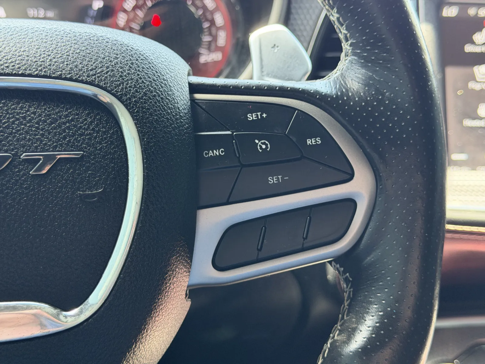 Dodge Challenger photo 10