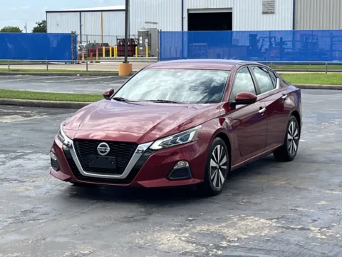 Photos of 2022 Nissan Altima 2.5 SV for sale in Alvin, TX at Auto Boutique Texas