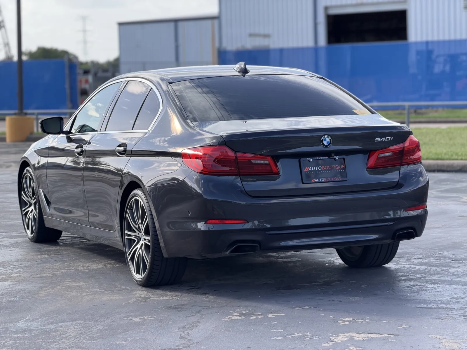 BMW 5 Series photo 9