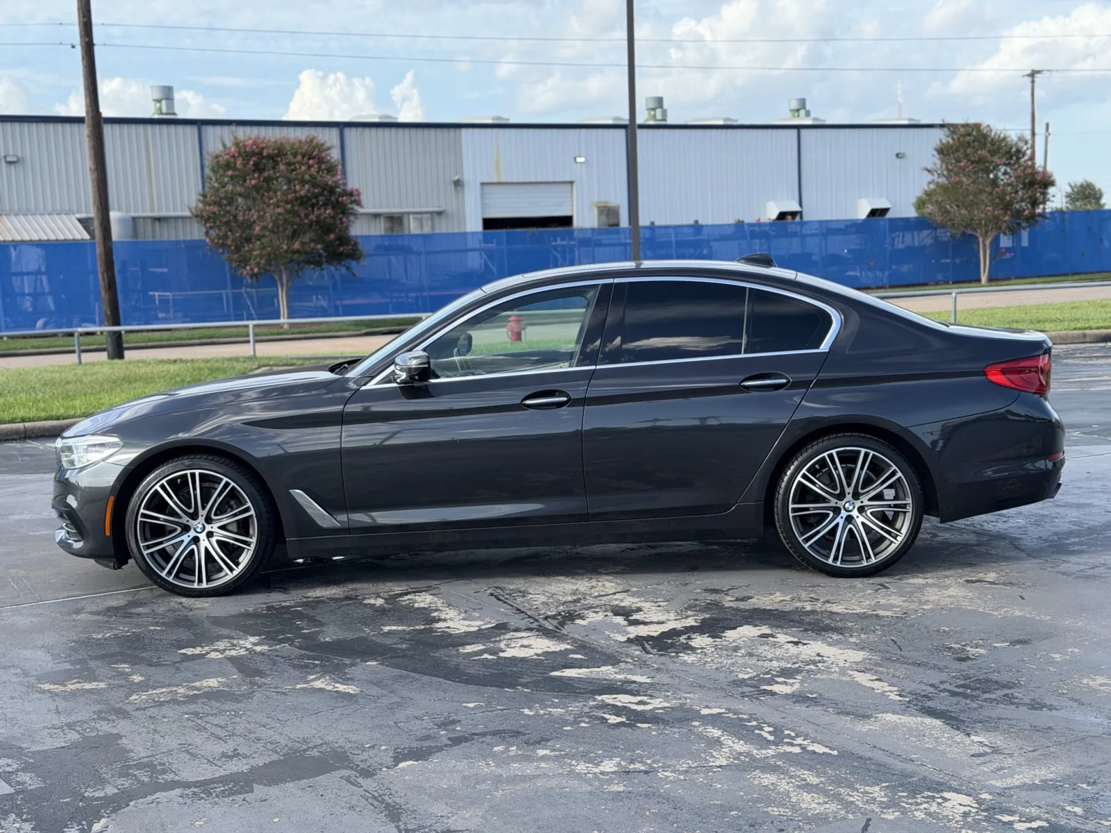 BMW 5 Series photo 11