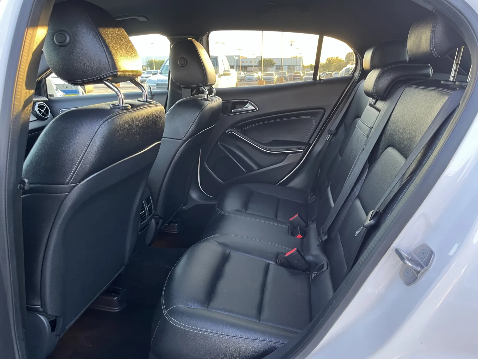 Mercedes-Benz GLA photo 29