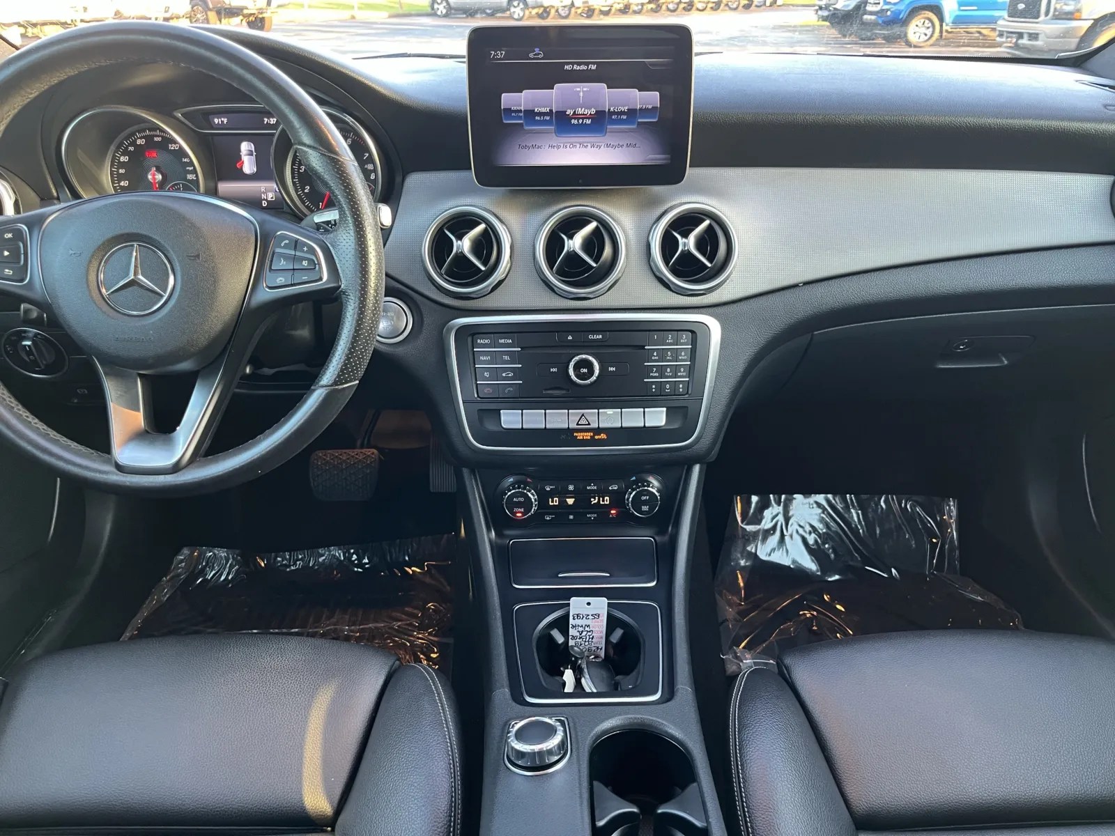 Mercedes-Benz GLA photo 24