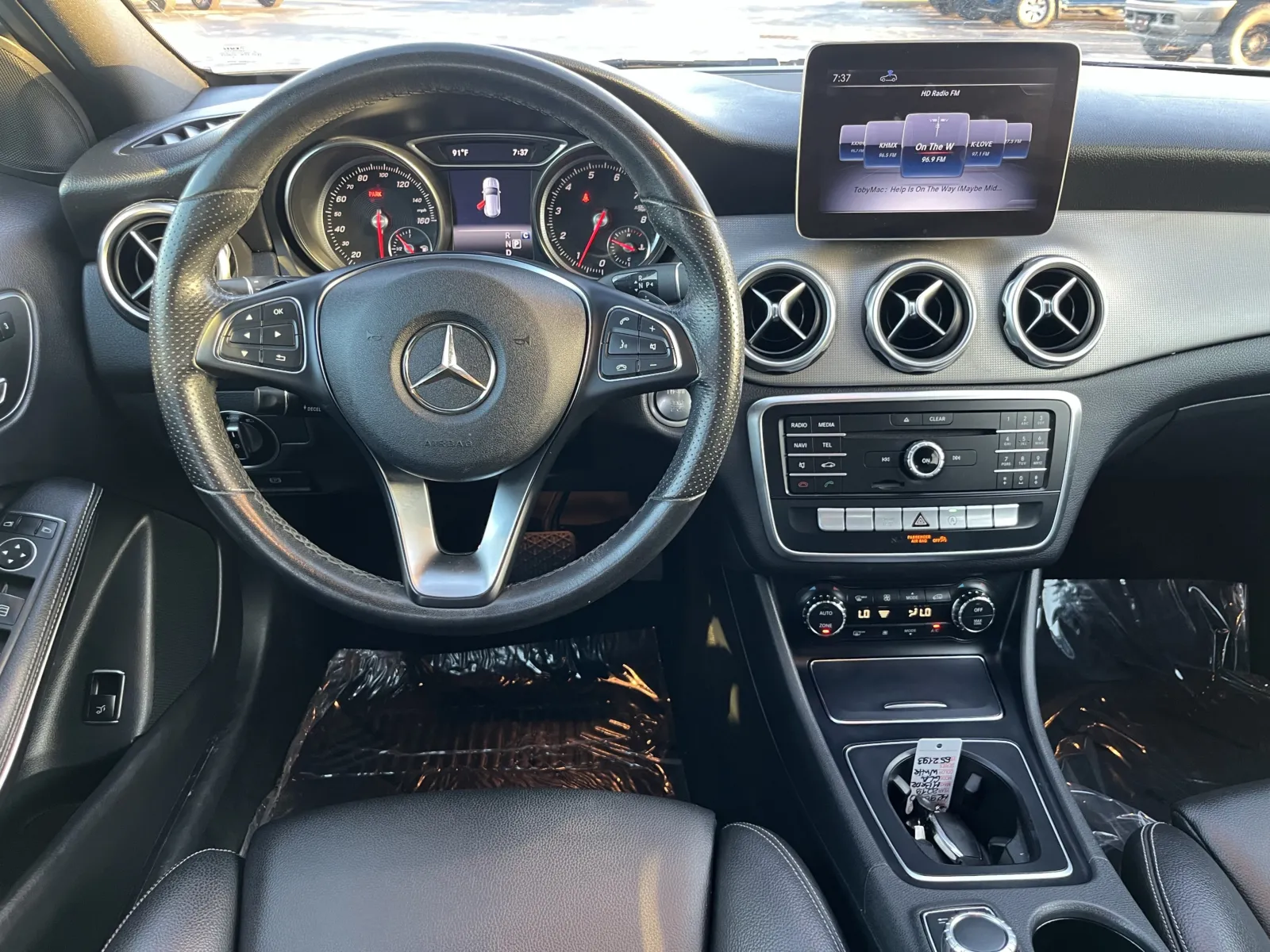 Mercedes-Benz GLA photo 17
