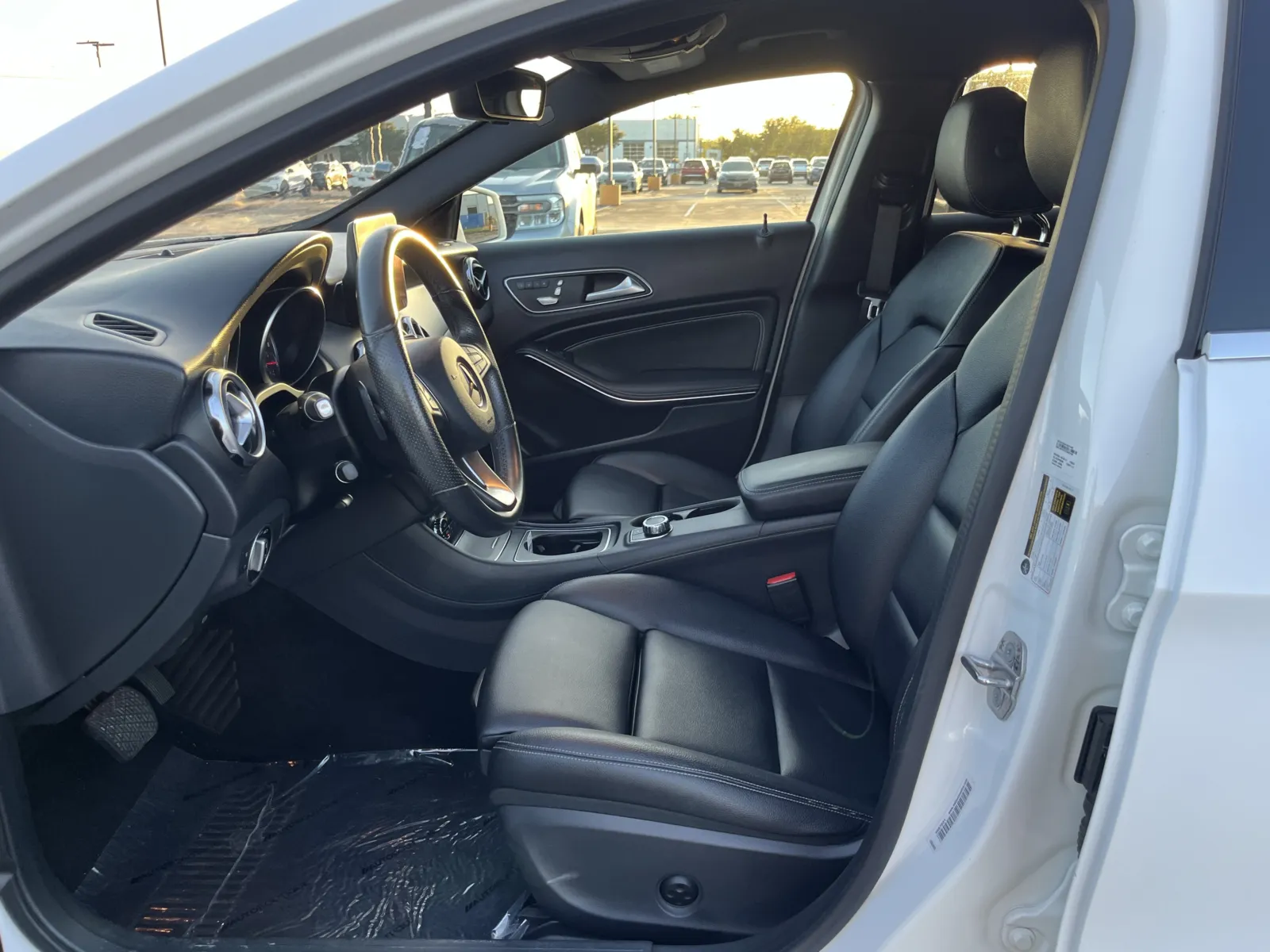 Mercedes-Benz GLA photo 27