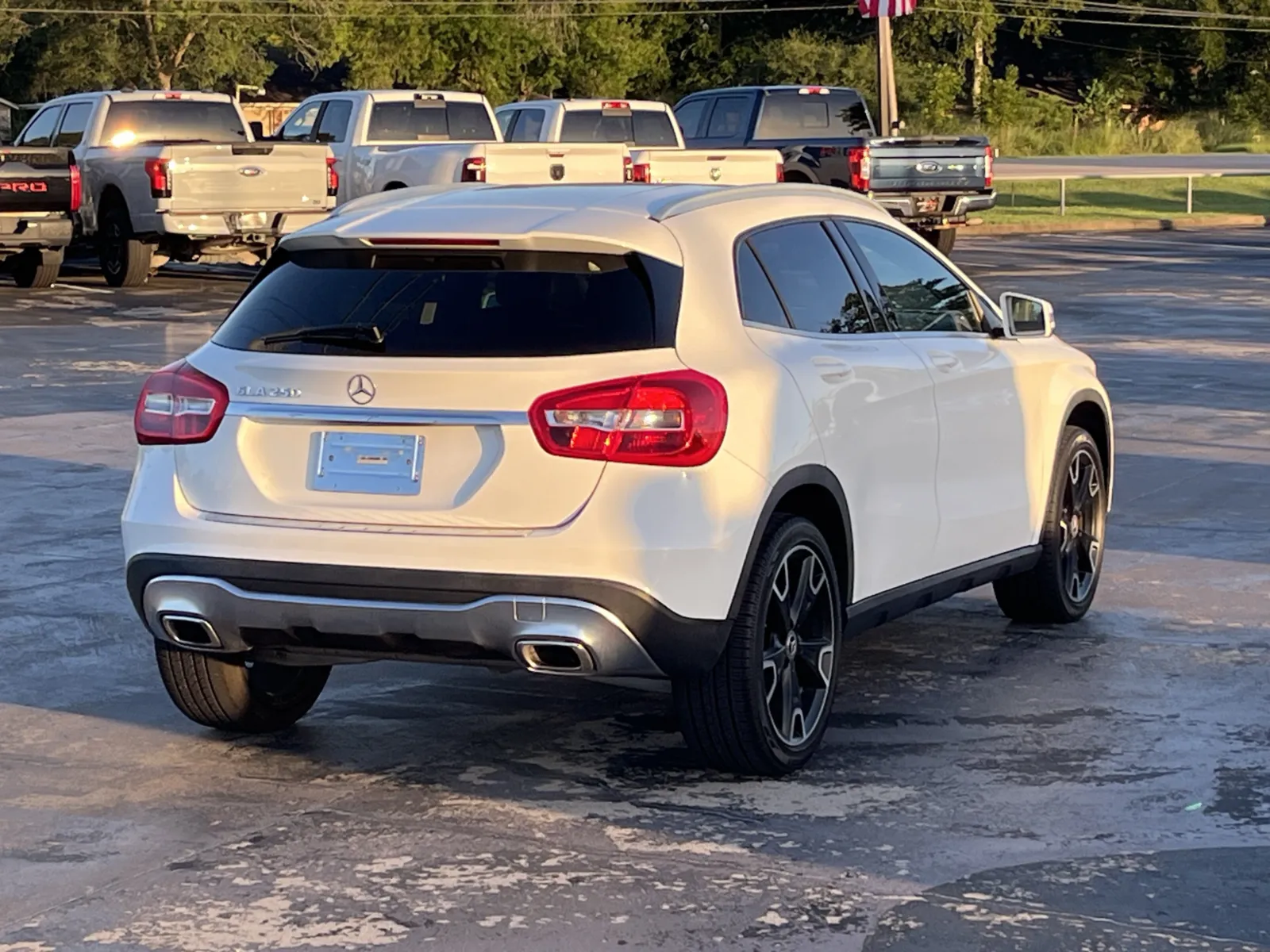 Mercedes-Benz GLA photo 9