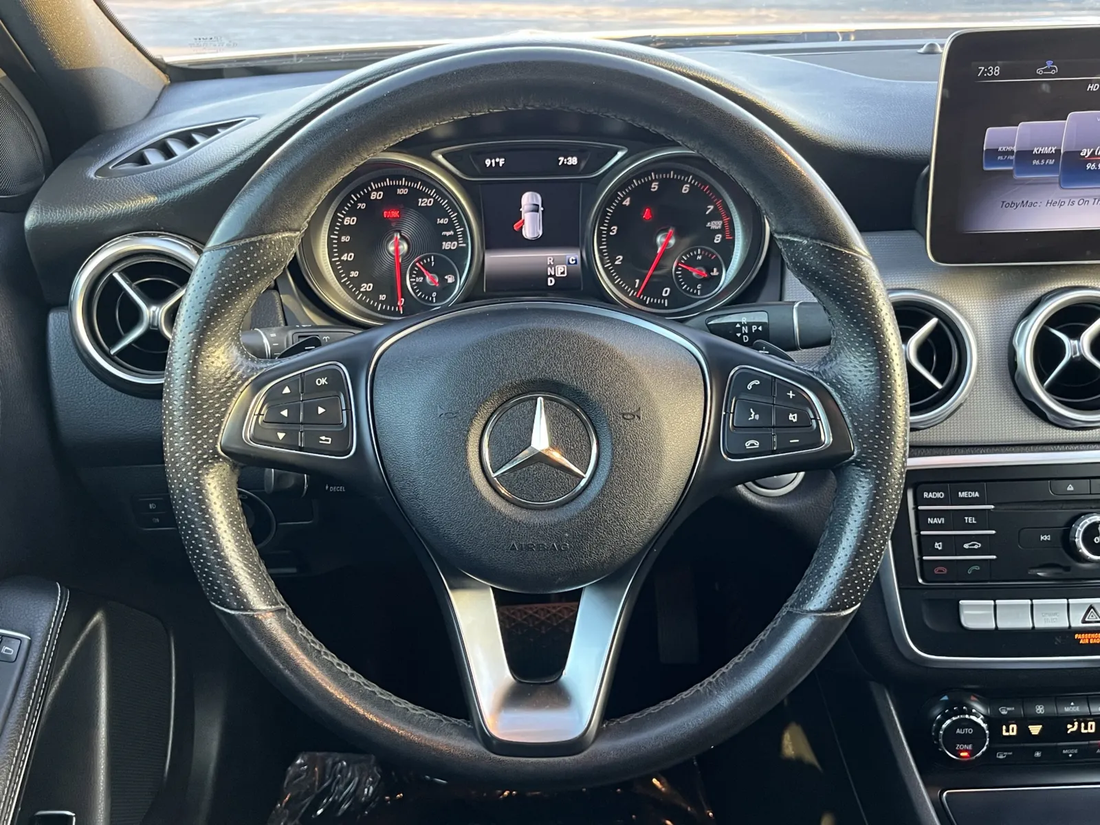 Mercedes-Benz GLA photo 18