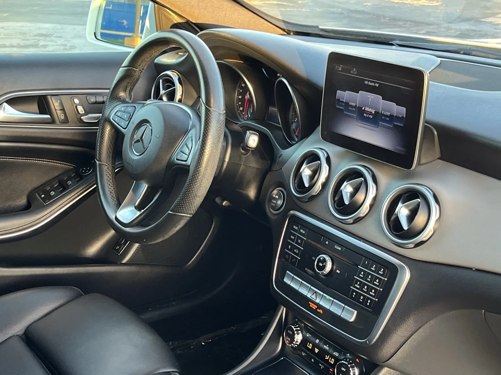 Mercedes-Benz GLA photo 16