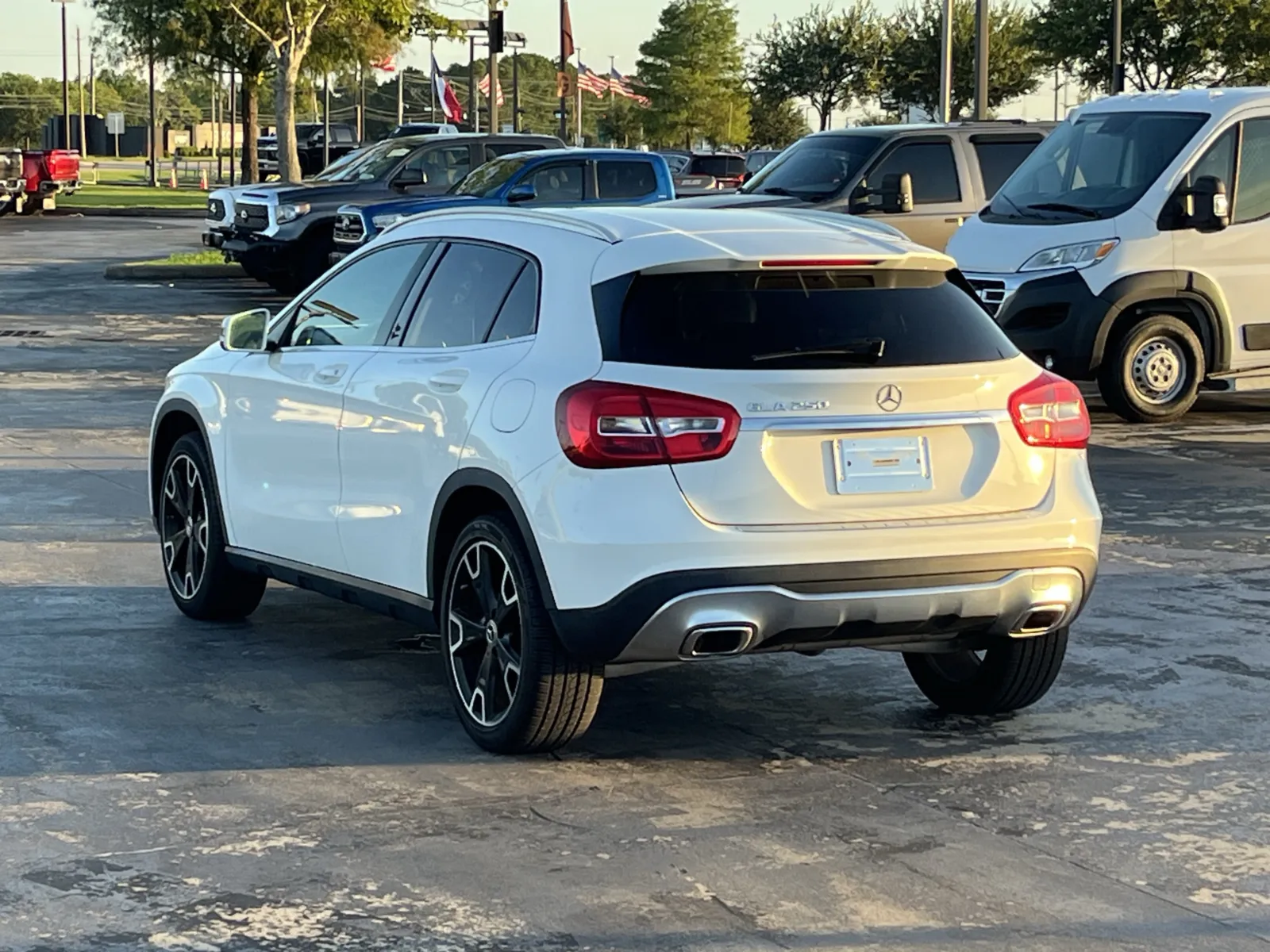 Mercedes-Benz GLA photo 8