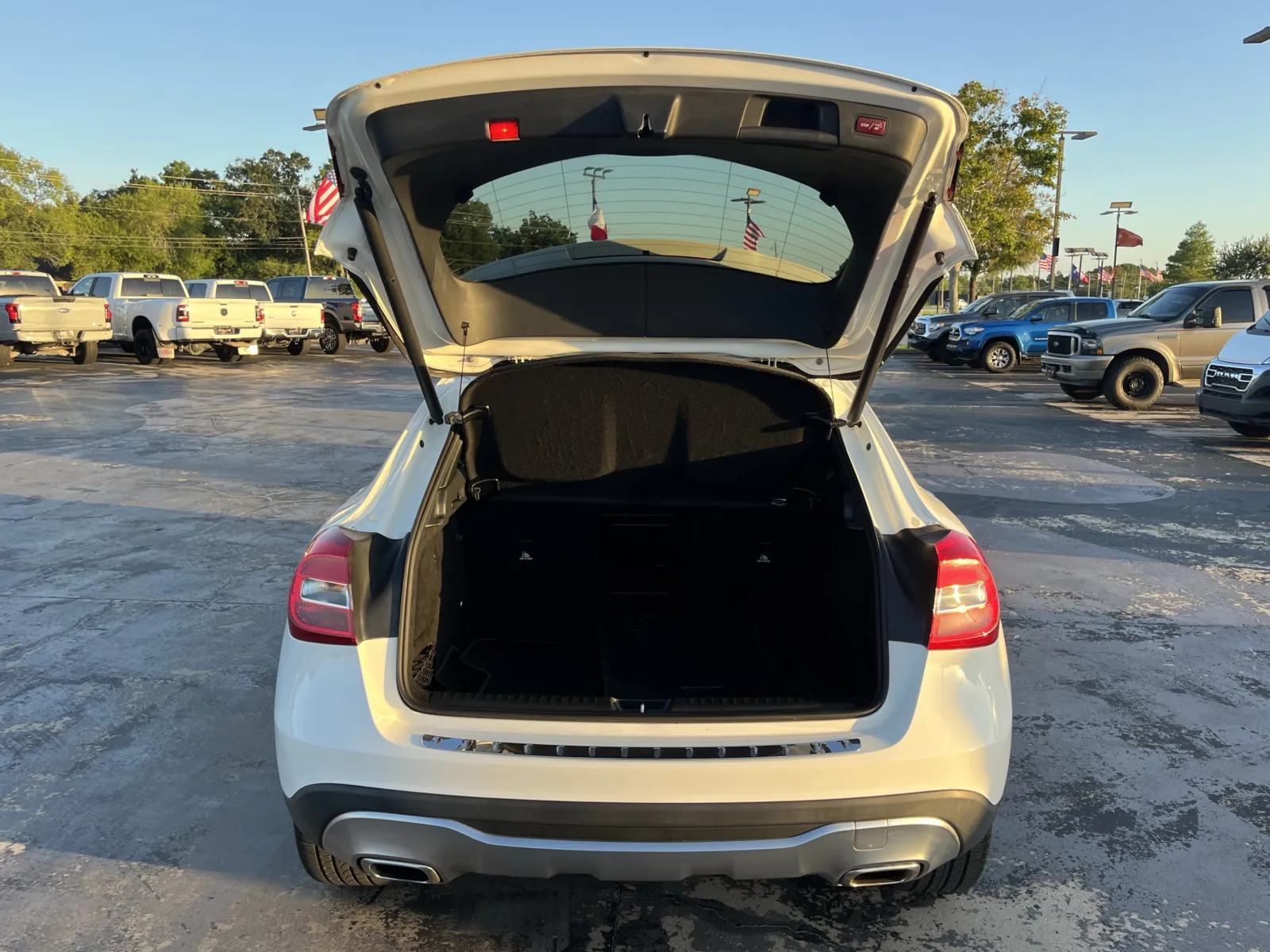 Mercedes-Benz GLA photo 11