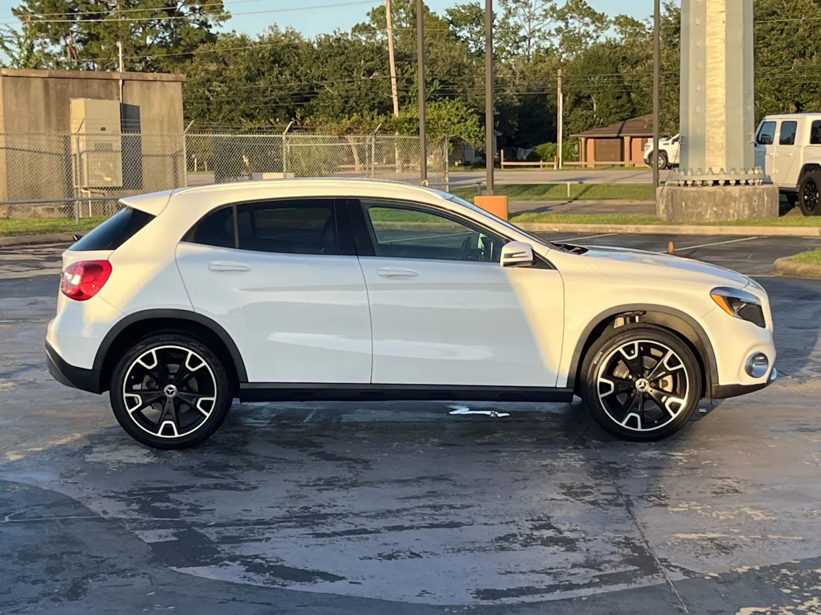 Mercedes-Benz GLA photo 10