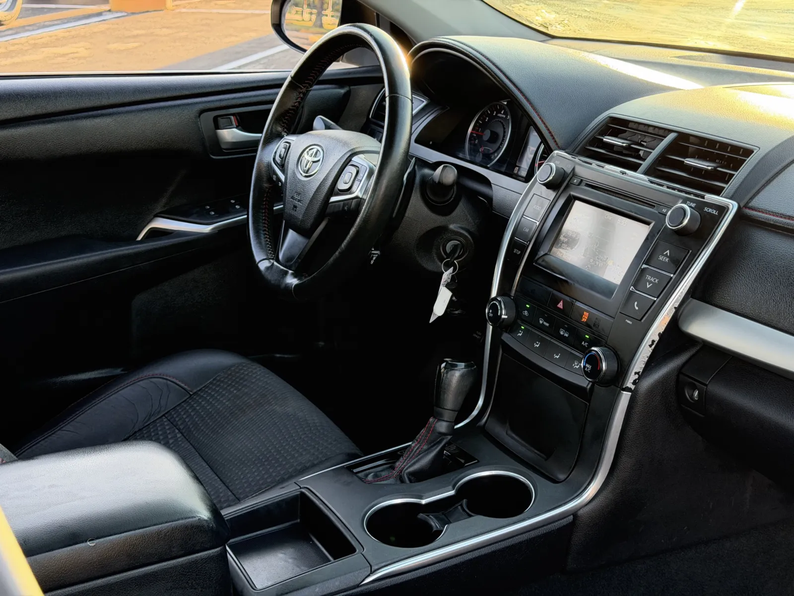 Toyota Camry photo 12