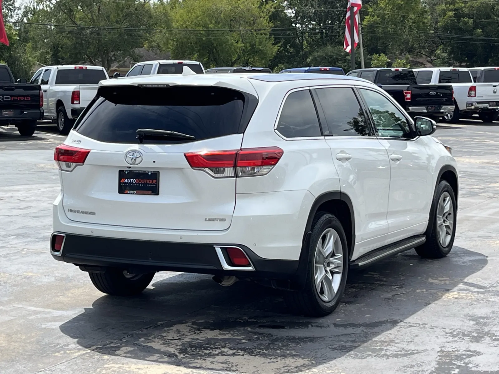 Toyota Highlander photo 9