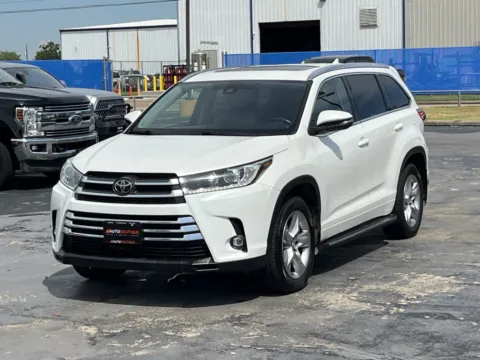 Photos of 2019 Toyota Highlander Limited for sale in Alvin, TX at Auto Boutique Texas