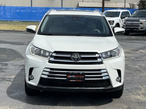 More photos of 2019 Toyota Highlander Limited at Auto Boutique Texas, TX