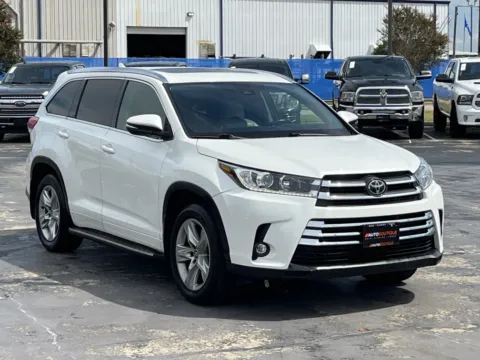 Another view of 2019 Toyota Highlander Limited for sale in Alvin, TX at Auto Boutique Texas