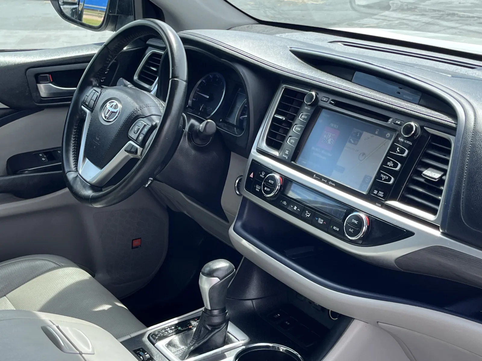 Toyota Highlander photo 14