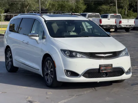 Photos of 2017 CHRYSLER PACIFICA L Limited for sale in Alvin, TX at Auto Boutique Texas