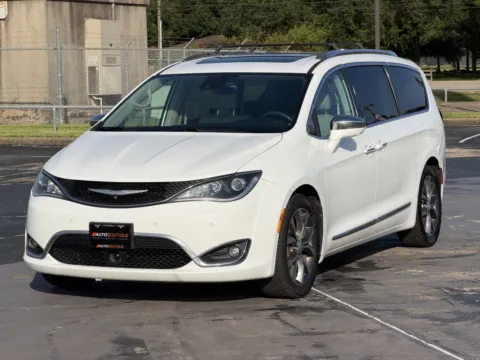 Another view of 2017 Chrysler Pacifica Limited for sale in Alvin, TX at Auto Boutique Texas