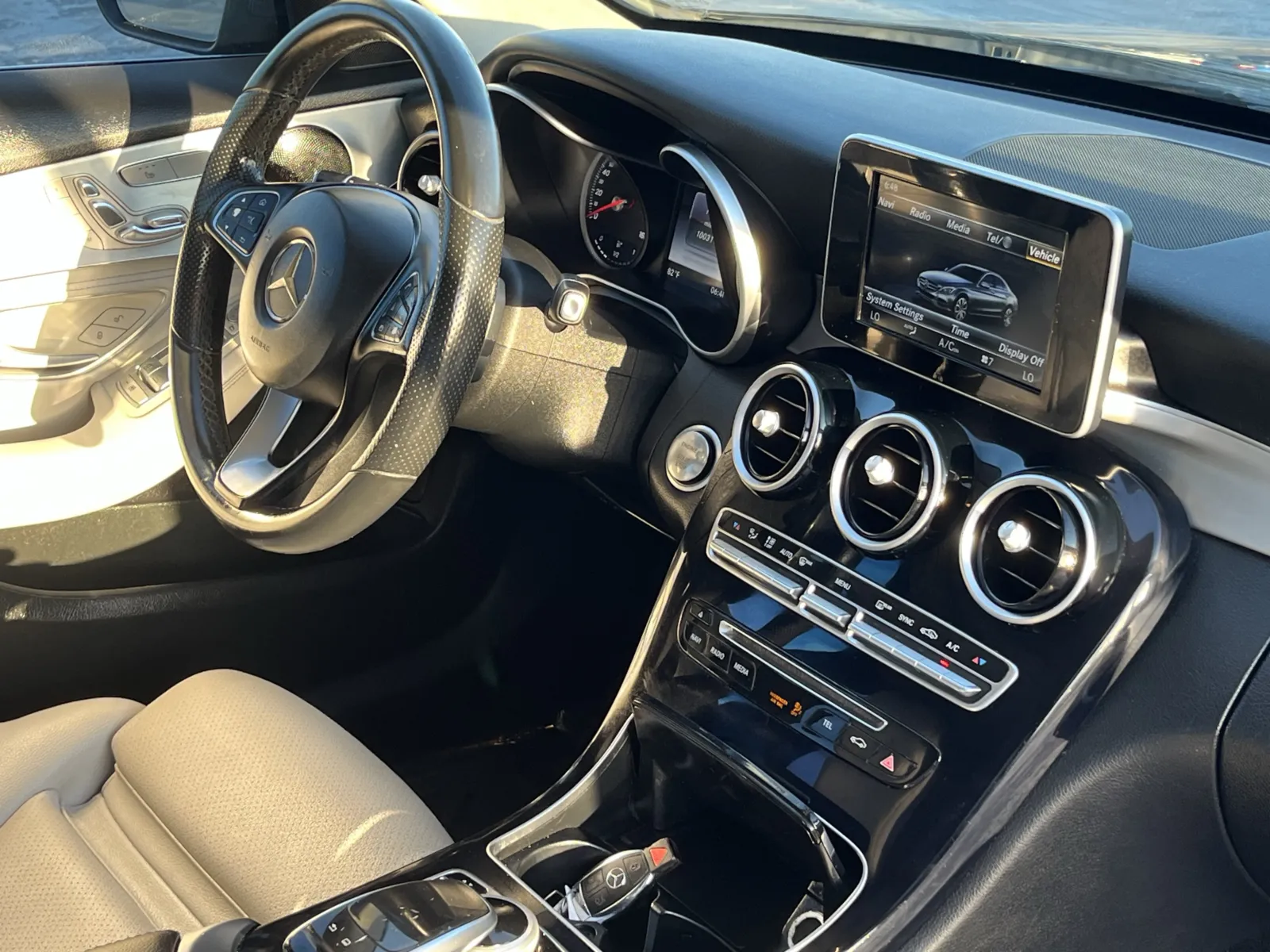 Mercedes-Benz C-Class photo 16