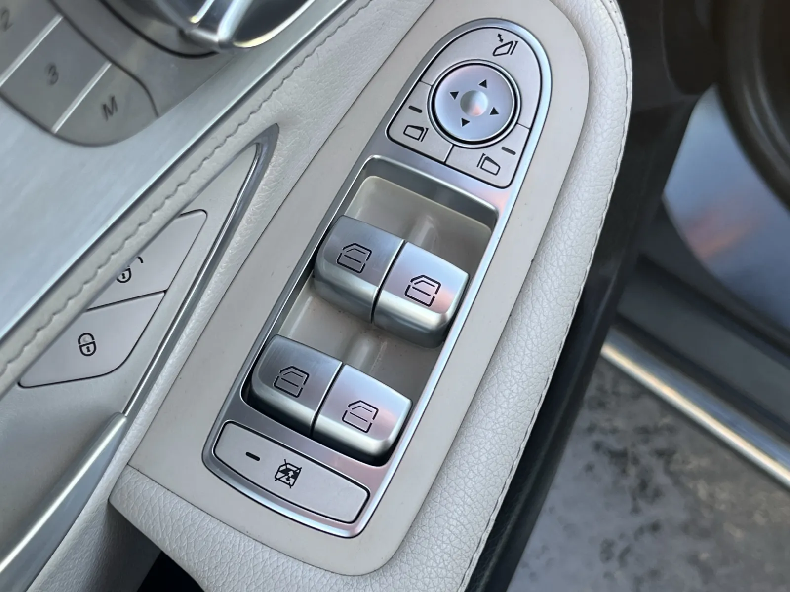 Mercedes-Benz C-Class photo 25