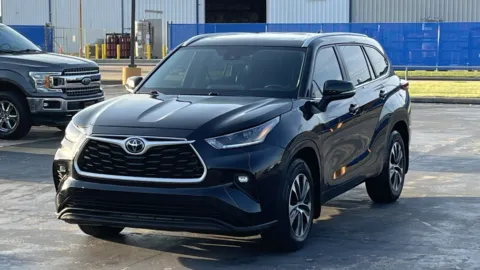 Photos of 2023 Toyota Highlander XLE for sale in Alvin, TX at Auto Boutique Texas