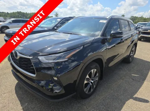 Black 2023 Toyota Highlander XLE for sale in Alvin, TX