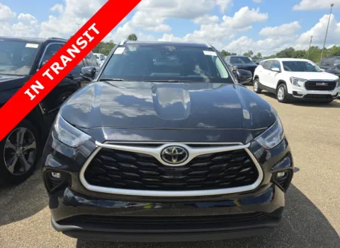 Another view of 2023 Toyota Highlander XLE for sale in Alvin, TX at Auto Boutique Texas