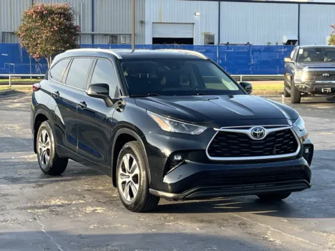 More photos of 2023 Toyota Highlander XLE at Auto Boutique Texas, TX