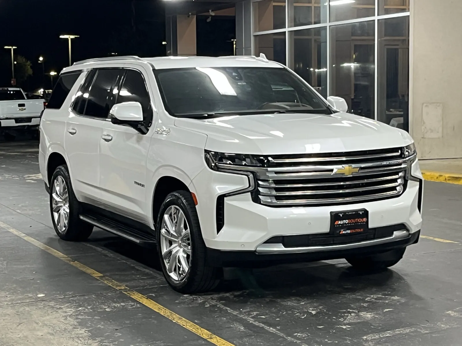 Chevrolet Tahoe photo 2