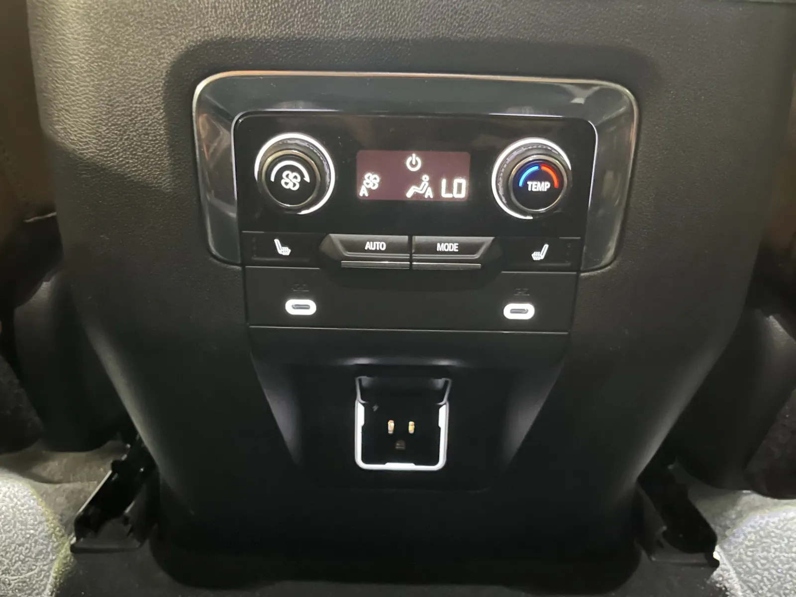 Chevrolet Tahoe photo 25