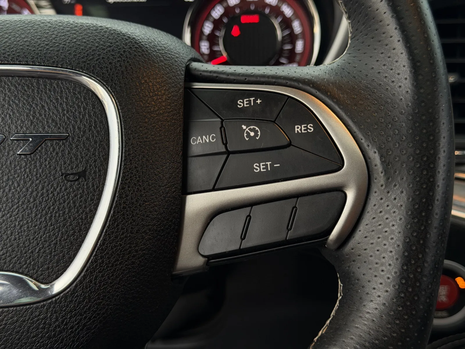 Dodge Challenger photo 11