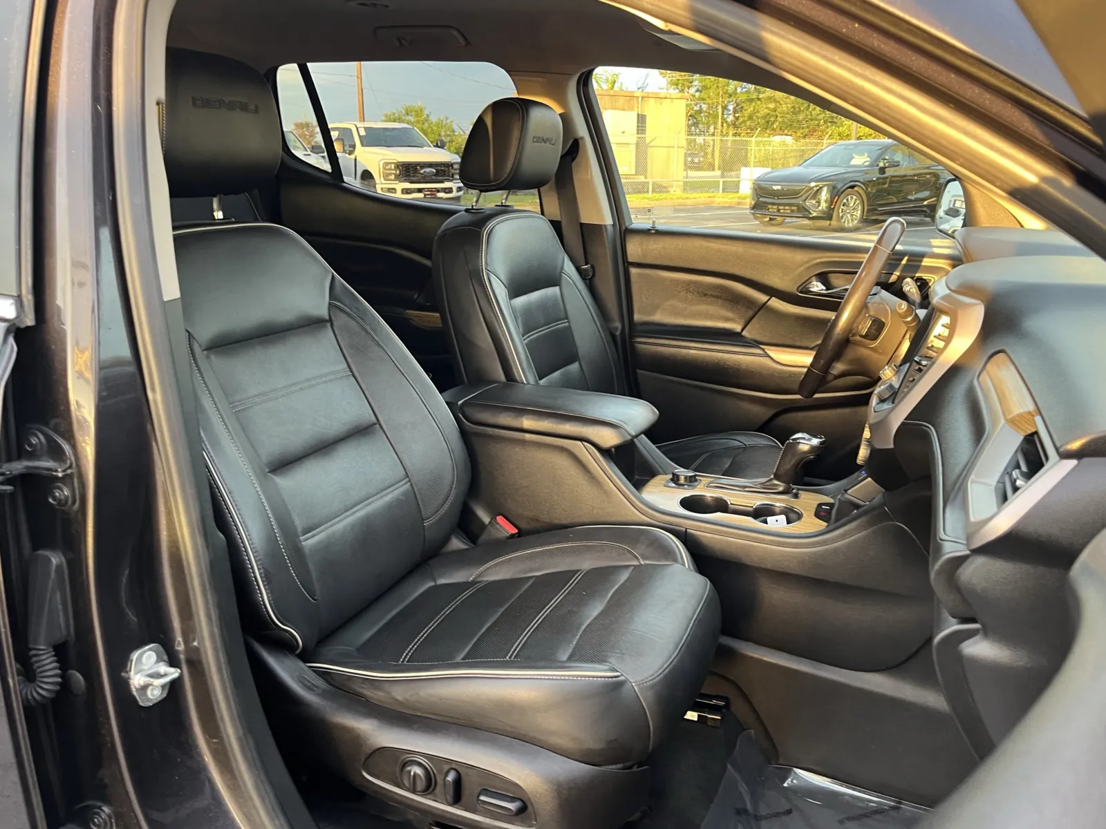 GMC Acadia photo 29